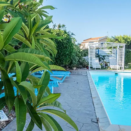 Greek Island Style 2 Bedroom With Pool Next To The Sea Vila *