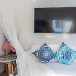 Greek Island Style 2 Bedroom With Pool Next To The Sea *