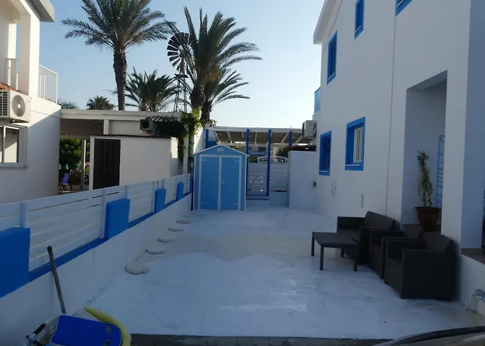 Greek Island Style 2 Bedroom With Pool Next To The Sea