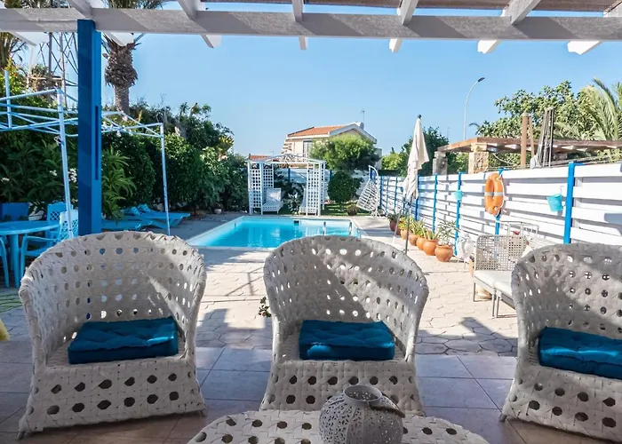 Greek Island Style 2 Bedroom With Pool Next To The Sea *