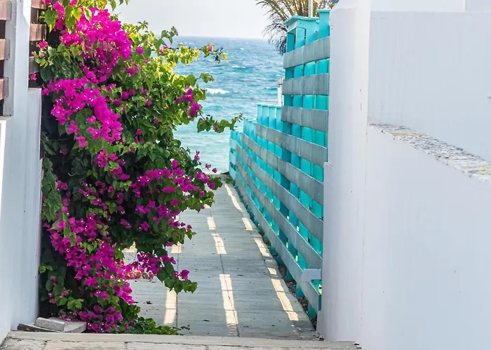 Greek Island Style 2 Bedroom With Pool Next To The Sea Larnaca