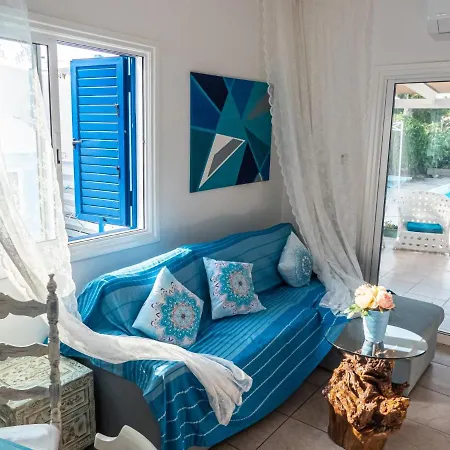 Greek Island Style 2 Bedroom With Pool Next To The Sea لارنكا
