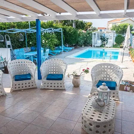 Greek Island Style 2 Bedroom With Pool Next To The Sea لارنكا