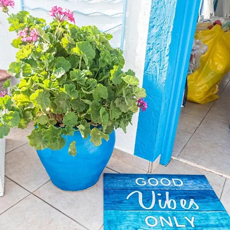 Greek Island Style 2 Bedroom With Pool Next To The Sea لارنكا