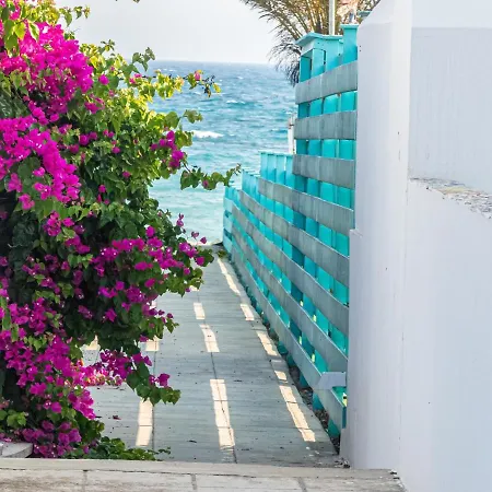 Greek Island Style 2 Bedroom With Pool Next To The Sea لارنكا